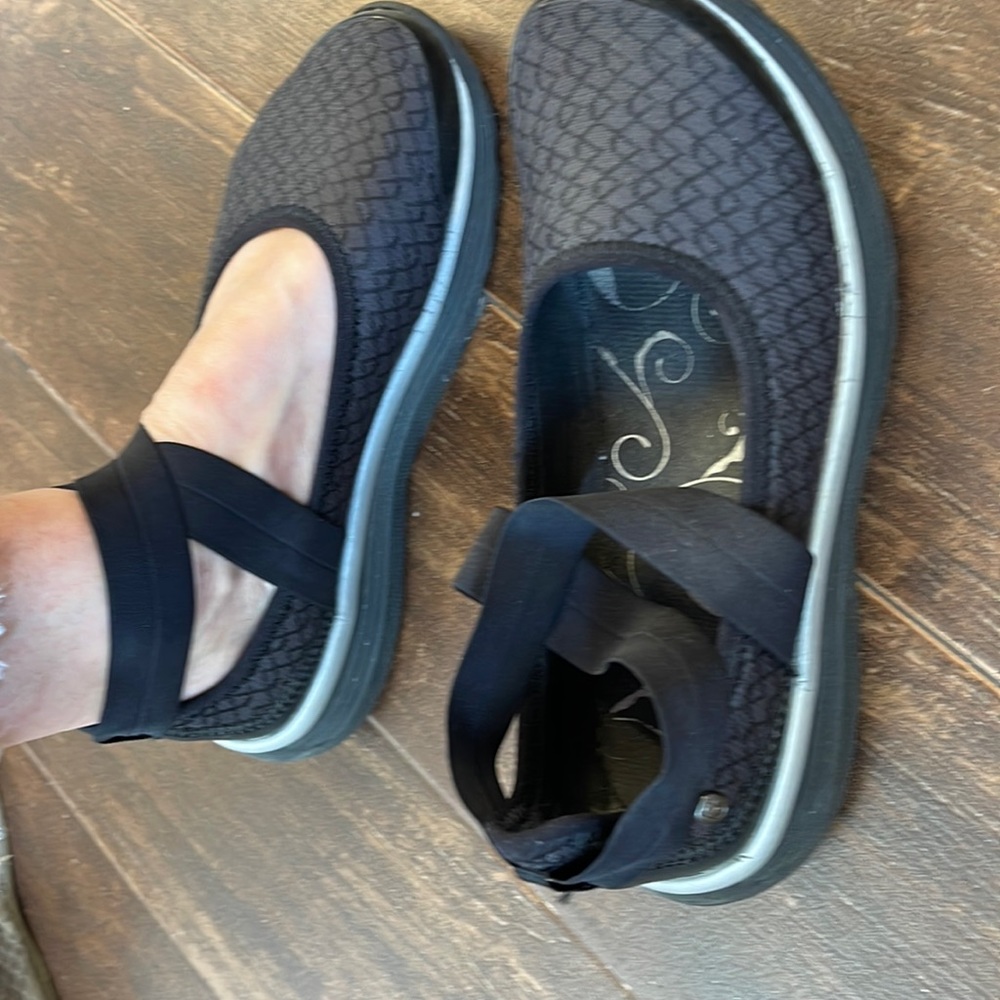 BZEES comfy cute sneakers - machine washable 6 M